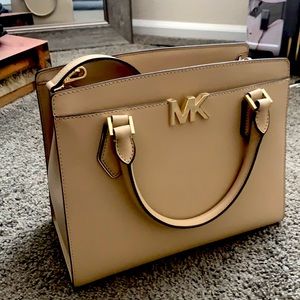 Michael Kors cross body medium bag